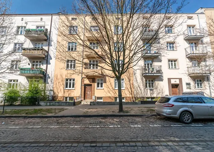 By Kasprowicz Park By Renters * Poznań