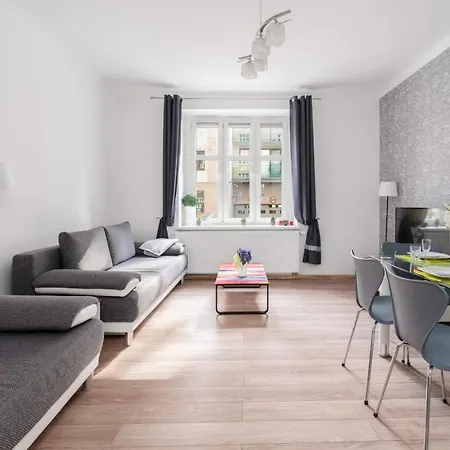 By Kasprowicz Park By Renters 公寓 *